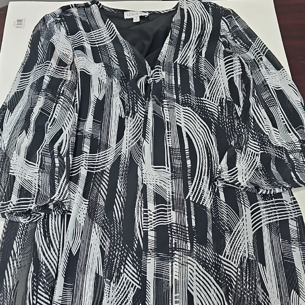 Luxology Black and White Abstract Long Sleeve Dress